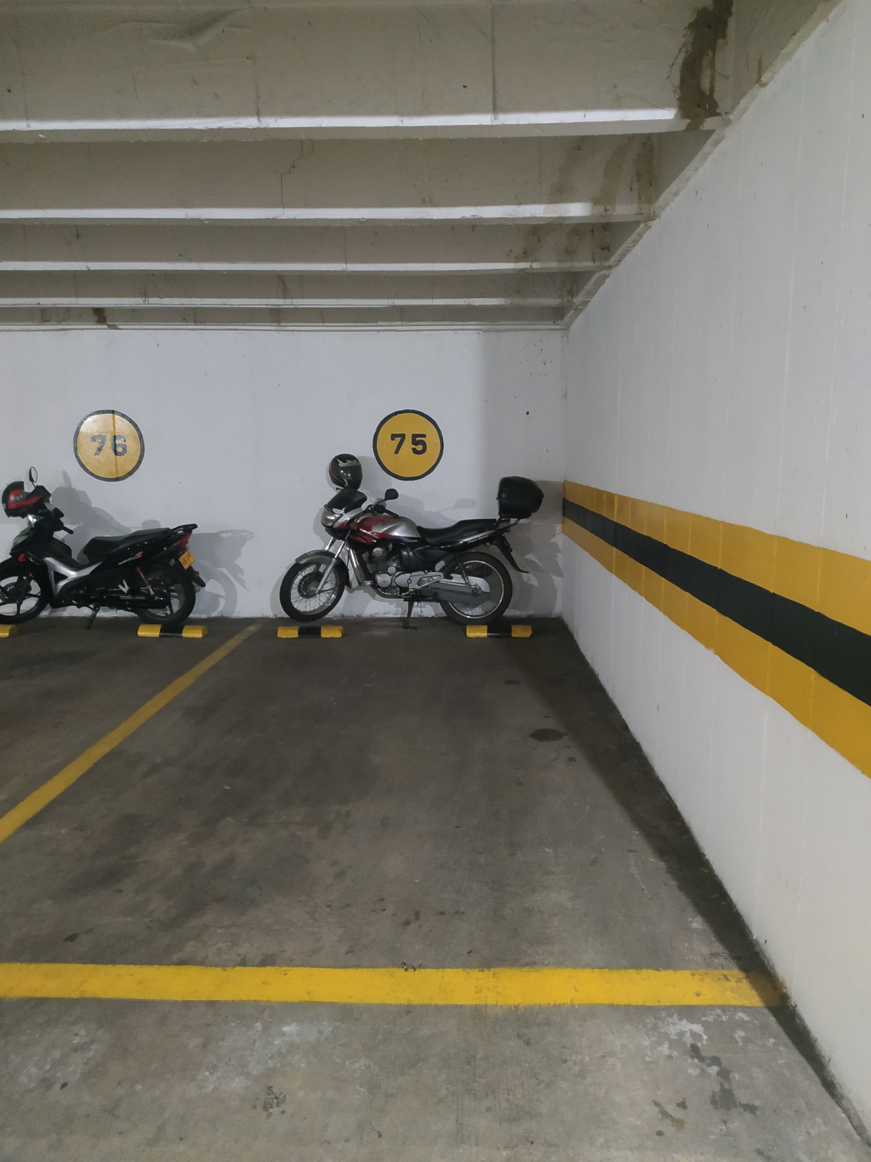 Garaje en venta - Medellín